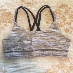 Cute cross-strap gray sports bra